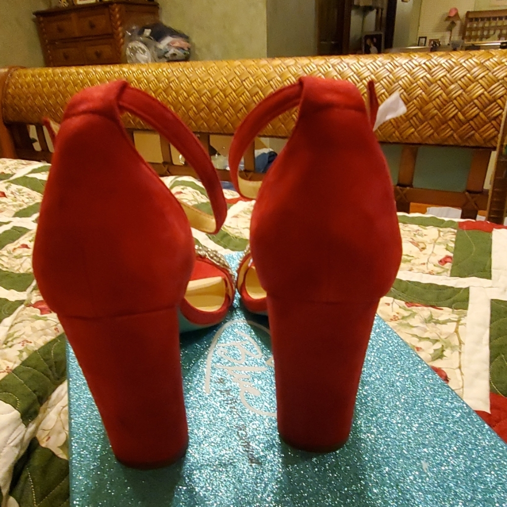 SHOES - Picture 6 of 8